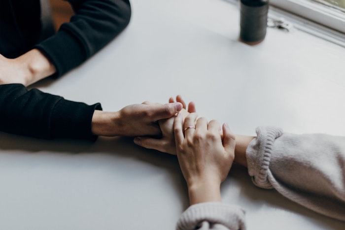 While there are of course no “rules” and what works for one griver might not suit the next, there are a few considerations we’ve found to be particularly helpful and relevant when supporting a friend through the death of a loved one. 