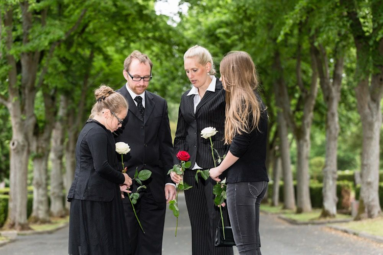 Funeral Etiquette: An Attendee's Guide to End of Life Events